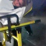 Una joven en el momento de ser evacuada del Madrid Arena por los efectivos del Samur