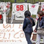 Las calles de Coriano, pueblo natal de Simoncelli, están llenas de pancartas y muestras de adhesión al malogrado corredor italiano
