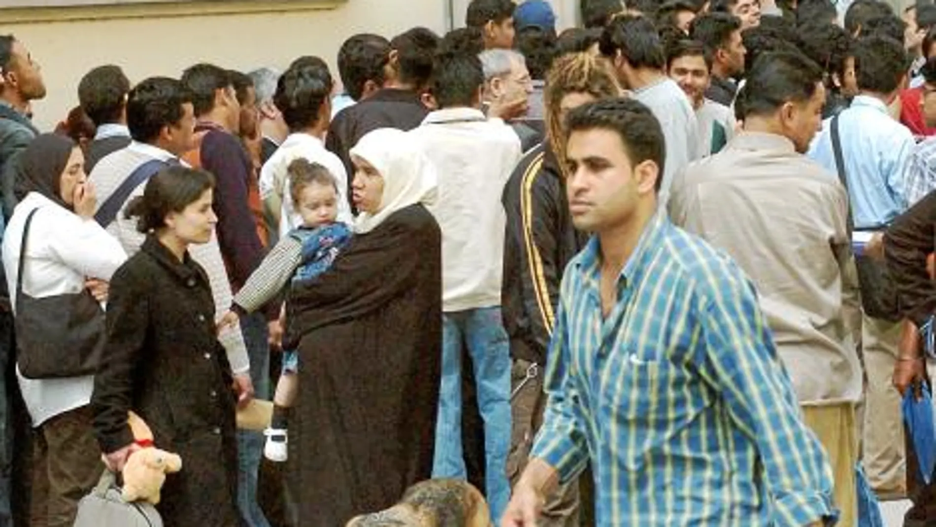 Cataluña facilitará papeles a los inmigrantes que estudien catalán
