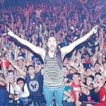 Fans de toda España llevaban semanas esperando la actuación del discjockey de música house Steve Aoki