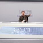 Manuel Campo Vidal durante los preparativos del debate