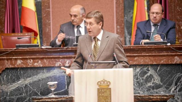 Bernal apela a la responsabilidad política para reducir el déficit al 15