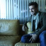 David Bustamante firme candidato a juez de «El Número uno»