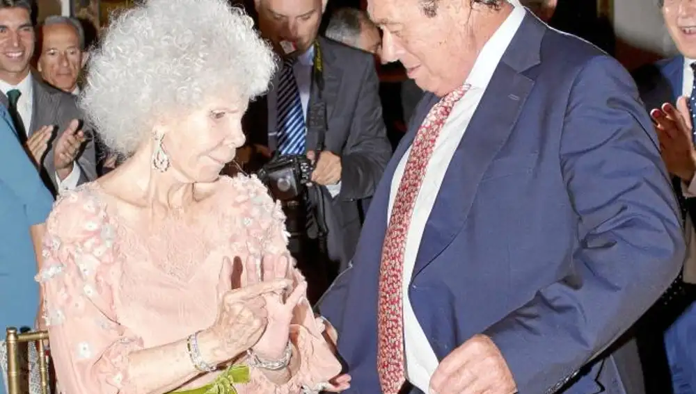 Cayetana y Curro Romero el día de la boda de la Duquesa y Alfonso Díez