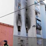 Muere una niña en el incendio de un piso de Cornellà