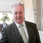 Fernández renunció a la póliza tras el escándalo