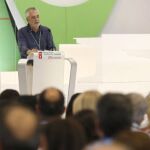 Griñán fractura al PSOE tras invitar a los críticos a no votarle
