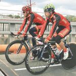 Contador y Castroviejo inspeccionan el recorrido de la contrarreloj