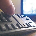 El mando de televisión de un hotel reino de bacterias