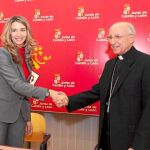 La consejera Alicia García con el obispo de Ávila Jesús García Burillo