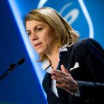 Cospedal baja los sueldos públicos y privatiza la gestión hospitalaria