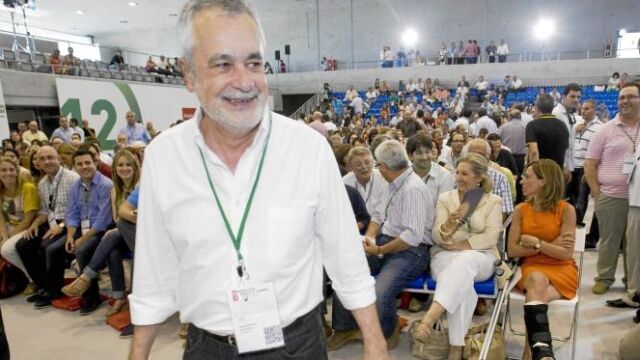 Lecciones de Griñán a Rubalcaba con Chacón en la primera fila de invitados