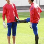 Courtois y su compañero Joel, en el Cerro del Espino