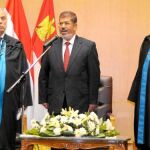 Mursi releva a los militares en el poder