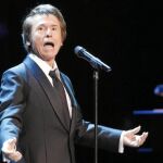 El cantante Raphael actuará dentro del ciclo «Otras Músicas» del Auditorio Regional