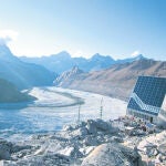 Refugio a 2.883 metros: reduce al máximo el consumo energético y el impacto visual