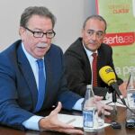 El presidente de Aerte, Alberto Giménez, y el presidente de la FED, Alberto Echeverría, ayer en la sede de Cierval