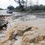 En la imagen, una de las carreteras cortadas, en Botarell (Tarragona)