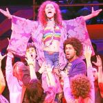 Una de las escenas de «Hair» con el nuevo reparto, en Madrid