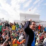 Licenciados en paro protestan para pedir el boicot a las elecciones