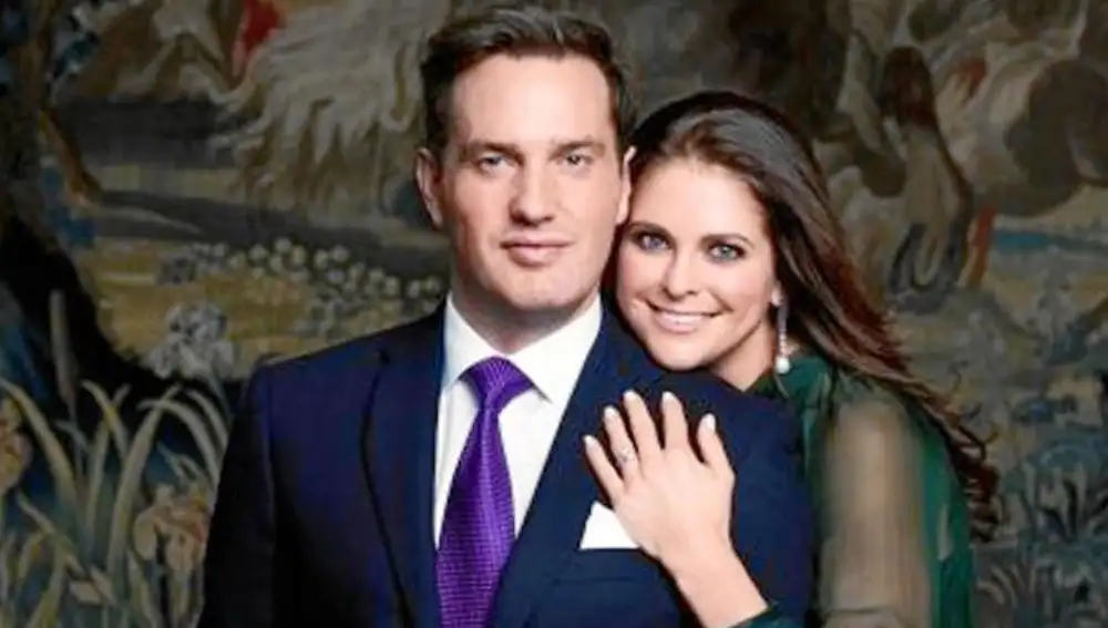 Magdalena de Suecia posa junto a su prometido, Chris O´Neill