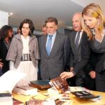 Los Duques de Soria, Benjumea, González-Sinde, Alicia García, Benjumea y Alejo, en la inauguración de la Biblioteca