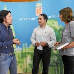 Jesús de la Peña, Rafael Gómez y Marta López-Briones, en la presentación de los talleres