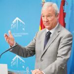 El presidente de la Comunidad, Ramón Luis Valcárcel, aclara que ahora es el momento de tener presentes a las víctimas que tanto han sufrido