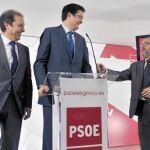 Óscar López, junto a los candidatos por Segovia al Congreso, Juan Luis Gordo, y al Senado, Félix Montes