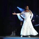La cantante también grabará varias galas navideñas
