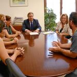 El alcalde mantuvo una reunión con varios de los trabajadores que pueden ver afectados sus puestos de trabajo por la reducción