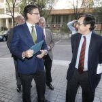 Basagoiti, con el director de LA RAZÓN, Francisco Marhuenda, a su llegada al periódico