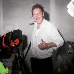 El artista vive en el permanente desorden de su estudio/taller