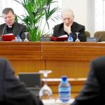 La ejecutiva de los obispos no entra en la sentencia del Tribunal en sí