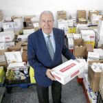 El presidente del Banco de Alimentos de Sevilla, Juan Pedro Álvarez, en el almacén de la entidad situado en los bajos del paseo Marqués de Contadero