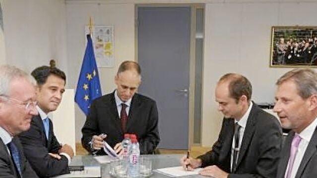 El presidente de la Región y del Comité de las Regiones, Ramón Luis Valcárcel, se reunió con el comisario de Política Regional de la Unión Europea, Johannes Hahn, ayer en Bruselas