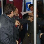 Pedir limosna a punta de pistola en el metro