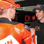 Márquez y Bradl se felicitan tras hacerse oficial el título del alemán