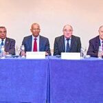 Chris Maccabe, Satish Nambiar, Ram Manikkalingam, Ronnie Kasrils, Ray Kendall y Fleur Ravensbergen