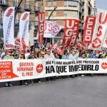 Imagen de la cabecera de la manifestación que recorrió ayer Murcia