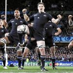 Los «All Blacks» bailan la haka antes de uno de sus partidos del Mundial que se disputa en Nueva Zelanda