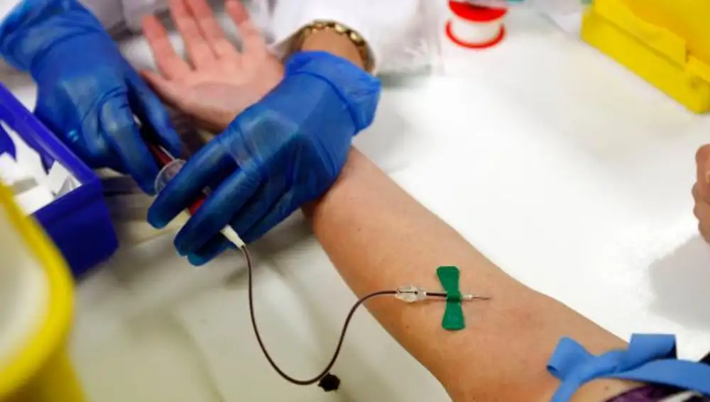 Demuestran que un análisis de sangre podría usarse para determinar quienes necesitan una prueba específica de cribado de cáncer de pulmón