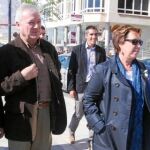 Pilar Barreiro recorre las calles de Águilas flanqueada por Ramón Luis Valcárcel y Pedro Antonio Sánchez durante la visita al municipio que realizaron ayer los dirigentes populares murcianos