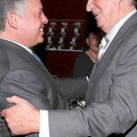 El Rey saluda a Abdalá de Jordania, ayer