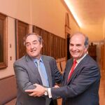 Gay de Montellà (a la derecha), de Fomento del Trabajo, junto a Rosell, de la CEOE