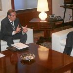 El miembro fundador de Ferrmed, Ángel Martínez y el presidente del lobby, Joan Amorós, en una reunión con el presidente de la Comunidad, Ramón Luis Valcárcel, el año pasado