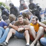 Imagen del desalojo de plaza Cataluña, ocupada por el movimiento 15M, el 27 de mayo de 2011