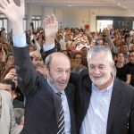 El candidato del PSOE a la Presidencia del Gobierno central, Alfredo Pérez Rubalcaba, junto al presidente andaluz, José Antonio Griñán