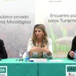 La consejera de Cultura y Turismo, Alicia García, Javier Ramírez y Pedro Marío Pérez, durante el encuentro
