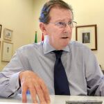 La Consejería de Justicia, que dirige Emilio de Llera, admite un recorte del 10% en el salario de los abogados que prestan asistencia gratuita